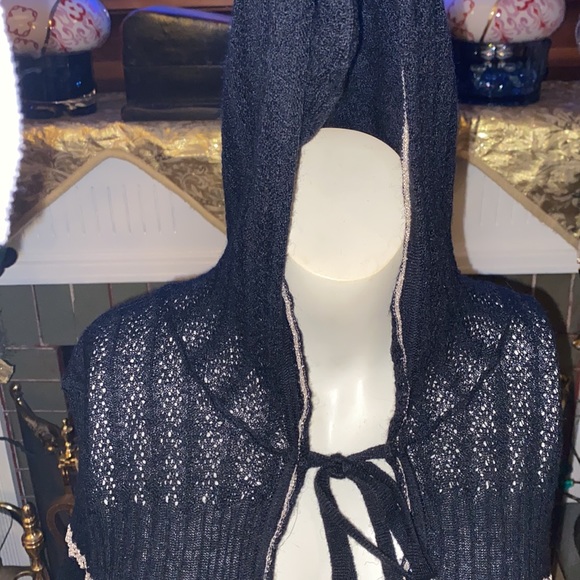 BCBG TOP - Picture 2 of 7